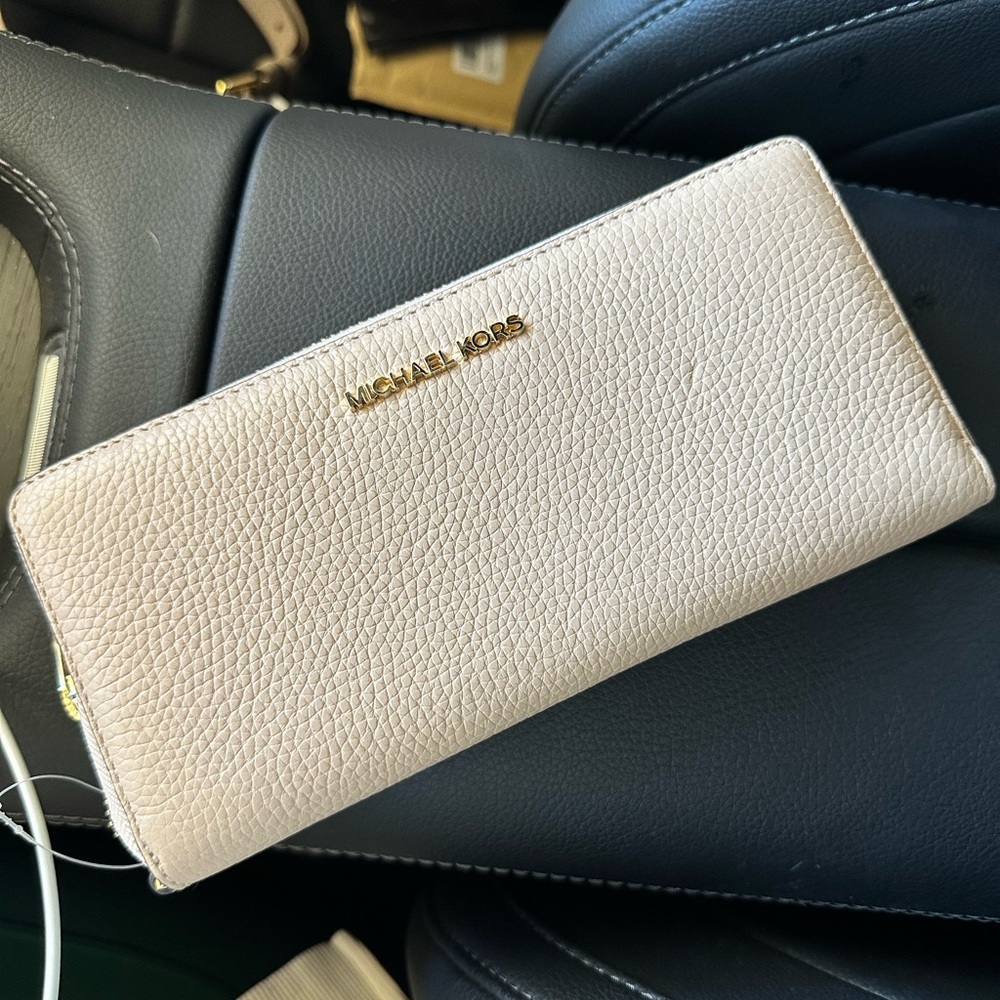 Michael Kors wallet/wristlet